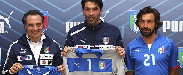 FLORENCE, ITALY - MARCH 18: (L-R)Italy manager Cesare Prandelli, Gianluigi Buffon and Andrea Pirlo present the new team shirt during an unveiling of the new Italy team kit at Coverciano on March 18, 2013 in Florence, Italy. (Photo by Marco Luzzani/Getty Images)