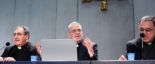 VATICAN CITY, VATICAN - MARCH 08: Vatican spokesman father Federico Lombardi (C) attends a briefing on the seventh general congregation of cardinals at the Holy See press room on March 8, 2013 in Vatican City, Vatican. Father Federico Lombardi said that during this session cardinals accepted Scottish cardinal Keith O'Briens's reasons for not attending the Vatican Conclave to elect a new Pope. (Photo by Franco Origlia/Getty Images)