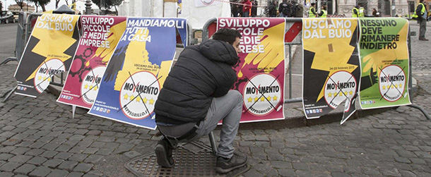 Foto Mauro Scrobogna /LaPresse
21-02-2013 Roma
Movimento 5 stelle - preparativi per il comizio di domani a Roma
Nella foto: Preparativi in piazza San Giovanni per il comizio di Beppe Grillo
Photo Mauro Scrobogna /LaPresse
21-02-2013 Roma
Politics
Movimento 5 stelle - preparation for tomorrow electoral event in Roma
In the picture: works to prepare San giovanni square wherw Beppe Grillo will close the electoral campaign