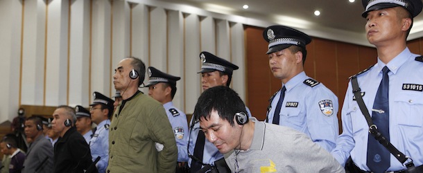 (121106) -- KUNMING, Nov. 6, 2012 (Xinhua) -- Naw Kham (1st R, front), the principal suspect accused in the Mekong River murder case, and five accomplices hear their verdicts at court in Kunming, capital of southwest China's Yunnan Province, Nov. 6, 2012. A Chinese court on Tuesday sentenced drug lord Naw Kham and three of his subordinates to death for the murder of 13 Chinese sailors on the Mekong River last year. Another two members of Naw Kham's gang, identified by their Chinese names Zha Bo and Zha Tuobo, received a death sentence with reprieve and eight years in prison, respectively, according to a verdict handed down by the Intermediate People's Court of Kunming in Yunnan. (Xinhua/Wang Shen) (lmm)
