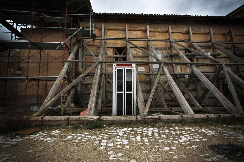 15 foto da Onna, L’Aquila Il Post