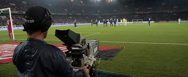 A picture taken on August 26, 2012 shows a cameraman before the French L1 football match Paris Saint-Germain (PSG) vs Girondins de Bordeaux at the Parc des Princes stadium in Paris. AFP PHOTO JACQUES DEMARTHON (Photo credit should read JACQUES DEMARTHON/AFP/GettyImages)