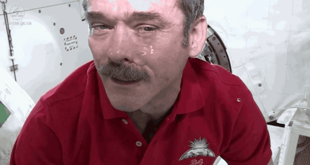 Piangere in assenza di gravità