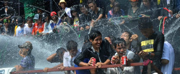 La Festa dell'acqua in Birmania