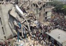 È crollato un palazzo a Dacca