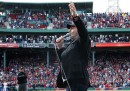 Neil Diamond canta <em>Sweet Caroline</em> a Boston