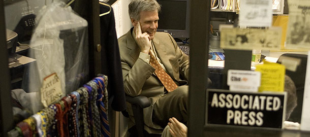 Washington, UNITED STATES: US President George W. Bush's new press secretary Tony Snow (C) chats with a correspondent inside the cramped Associated Press White House workbooth, in the White House press room 27 April 2006 in Washington,DC, meeting members of the White House Press Corps. Snow is making the most of his time as President Bush travels outside Washington, before his first "official" day on the job as Bush's spokesman 08 May 2006. (Photo credit should read PAUL J. RICHARDS/AFP/Getty Images)