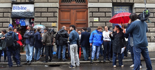 Journalists wait outside the house where late Italian prime minister Giulio Andreotti was living on May 6, 2013 in Rome. Seven-time former Italian prime minister Giulio Andreotti, who died on May 6, 2013 at the age of 94, was a cunning political power broker who presided over Italy's recovery after World War II and was accused of close ties with the mafia. AFP PHOTO / ALBERTO PIZZOLI (Photo credit should read ALBERTO PIZZOLI/AFP/Getty Images)