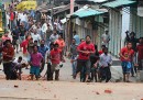 Un altro giorno di scontri a Dacca