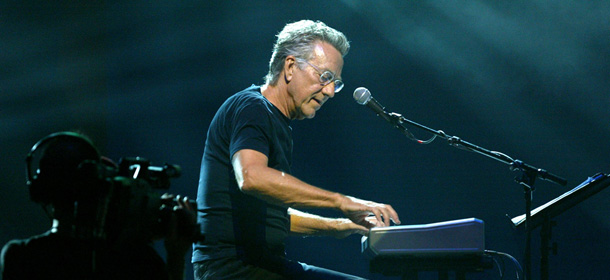 NEW YORK, NY - SEPTEMBER 17: The Doors of the 21st Century keyboardist Ray Manzarek performs on stage at the Miller Rock Thru Time Celebrating 50 Years of Rock Concert at Roseland September 17, 2004 in New York City. (Photo by Matthew Peyton/Getty Images)