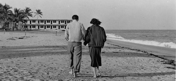 Frank Sinatra e Ava Gardner a Miami Beach nel 1951 il giorno dopo essersi sposati a Filadelfia (AP Photo/John Walther)