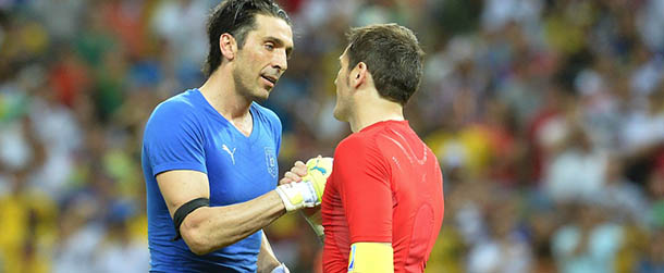 Italy's goalkeeper Gianluigi Buffon (L) and Spain's goalkeeper Iker Casillas congratulate each other at the end of their FIFA Confederations Cup Brazil 2013 semifinal football match, at the Castelao Stadium in Fortaleza, on June 27, 2013. Spain defeated Italy 7-6 in a penalty shoot-out after extra time. AFP PHOTO / VINCENZO PINTO (Photo credit should read VINCENZO PINTO/AFP/Getty Images)
