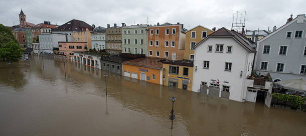 Parts of the old town re flooded by the river Danube in Passau, southern Germany, Sunday, June 2, 2013. Heavy rainfalls cause flooding along rivers and lakes in Germany, Austria and the Czech Republic. (AP Photo/dpa, Armin Weigel)