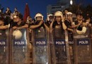Turchia, Erdogan: Polizia eroica, violenze innescate da manifestanti