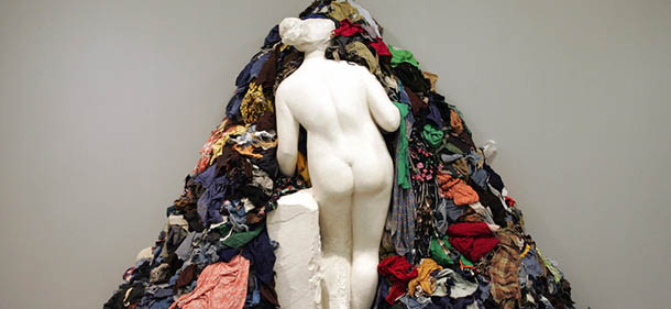 BONN, Germany: View of a sculpture by Michelangelo Pistoletto intitled "Venus in Rags" at the "From Duchamps to Beuys" exhibition in Bonn 12 August 2005. AFP PHOTO DDP/JUERGEN SCHWARZ GERMANY OUT (Photo credit should read JUERGEN SCHWARZ/AFP/Getty Images)