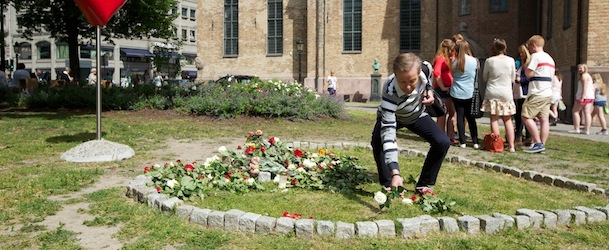 OSLO, NORWAY - JULY 22: People lay flowers outside Oslo Cathedral in memory of the victims of the 2011 terrorist attacks on July 22, 2013 in Oslo, Norway. (Photo by Ragnar Singsaas/Getty Images)
