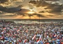 La foto delle proteste al tramonto ad Alessandria