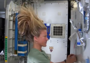 Lavarsi i capelli nello spazio