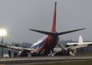 Usa, collassa carrello aereo dopo atterraggio: 10 feriti a New York