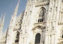 Milano, identificato paracadutista che si è buttato dal Duomo