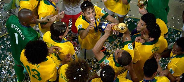 RIO DE JANEIRO, BRAZIL - JUNE 30: (EDITORIAL USE ONLY) In this handout image provided by FIFA Neymar of Brazil and his team-mates celebrate with the trophy at the end of the FIFA Confederations Cup Brazil 2013 Final match between Brazil and Spain at Maracana on June 30, 2013 in Rio de Janeiro, Brazil. (Photo by Handout/Alexandre Loureiro/FIFA via Getty Images)
