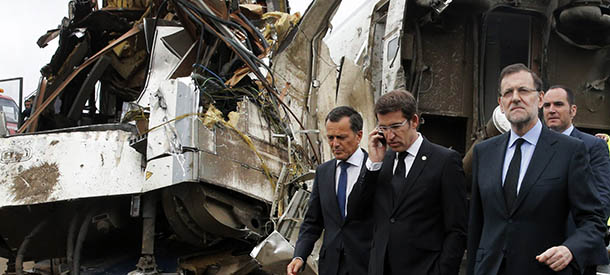 Spanish Prime Minister Mariano Rajoy (R) and Galicia's regional President Alberto Nunez Feijoo (2nd L) visit the site of a train accident near the city of Santiago de Compostela on July 25, 2013. A train hurtled off the tracks on July 24 in northwest Spain killing at least 77 passengers and injuring more than 140, an official said today, the country's deadliest rail disaster in more than 40 years. AFP PHOTO / POOL / LAVANDEIRA JR (Photo credit should read LAVANDEIRA JR/AFP/Getty Images)