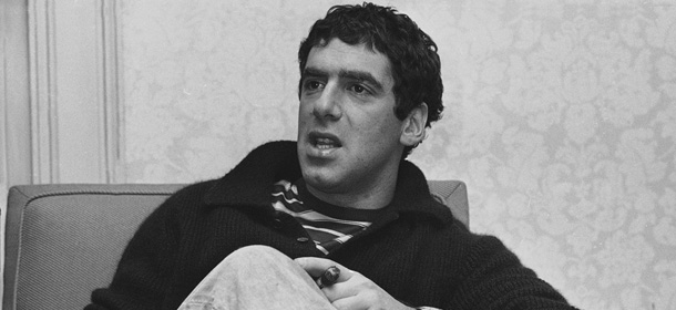 Actor Elliott Gould is shown in his suite at the Sherry Netherland Hotel in New York, Oct. 28, 1974, during an interview with the Associated Press. (AP Photo/Suzanne Vlamis)