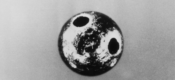 30th September 1978: The tiny platinum ball which killed BBC broadcaster Georgi Markov, who had defected from Bulgaria in 1969. The ball contained ricin, a deadly poison and was injected into Mr Markov's leg using an umbrella. (Photo by Keystone/Getty Images)