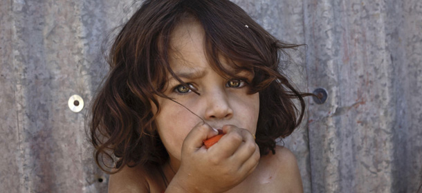 Uno dei ritratti fatti dalla fotografa Nariman El-Mofty l'11 settembre 2013 nel campo profughi di al-Faour, nella valle della Bekaa, Libano orientale (AP Photo/Nariman El-Mofty)