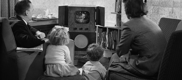 20th June 1950: A family watching television at home. (Photo by Keystone Features/Getty Images)
