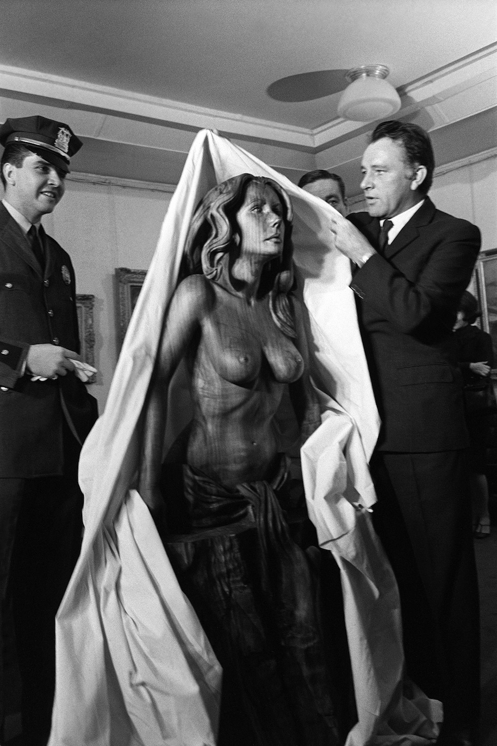 ... ritrae taylor nuda per il film the flight of the sandpiper nel 1964 