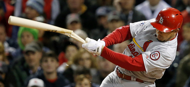 Jon Jay dei Cardinals spezza una mazza in battuta nel quinto inning (AP Photo/Elise Amendola)
