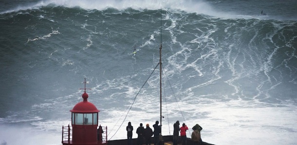L’onda di 24 metri presa dal surfista Carlos Burle