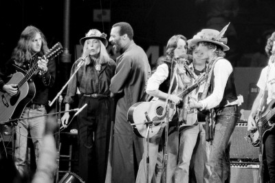 Roger McGuinn, Joni Mitchell, Richi Havens, Joan Baez e Bob Dylan.