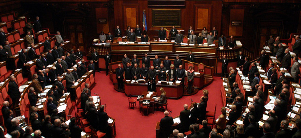 © MARCO MERLINI / LAPRESSE
12-11-2003 ROMA
POLITICA
AULA SENATO - COMUNICAZIONI DEL GOVERNO IN MERITO ALL'ATTACO AL CONTINGENTE MILITARE ITALIANO IN IRAQ
NELLA FOTO L'AULA DURANTE IL MINUTO DI SILENZIO IN RICORDO DEI SOLDATI CADUTI IN IRAQ