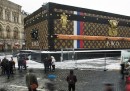 Il baule gigante di Louis Vuitton sarà rimosso dalla piazza Rossa, a Mosca