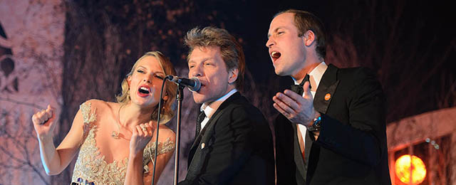 LONDON, UNITED KINGDOM - NOVEMBER 26: (L-R) Taylor Swift, Jon Bon Jovi and Prince William, Duke of Cambridge sing on stage at the Centrepoint Gala Dinner at Kensington Palace on November 26, 2013 in London, England. (Photo by Dominic Lipinski - WPA Pool/Getty Images)