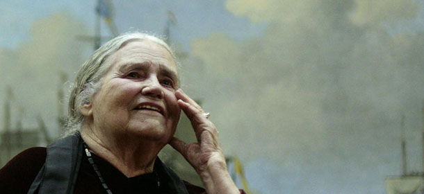 British author Doris Lessing (L) listens to Ambassador of Sweden Staffan Carlsson (off) speak after receiving a prize insignia of the 2007 Nobel Prize in Literature at the Wallace Collection in London 30 January 2008. AFP PHOTO/SHAUN CURRY (Photo credit should read SHAUN CURRY/AFP/Getty Images)