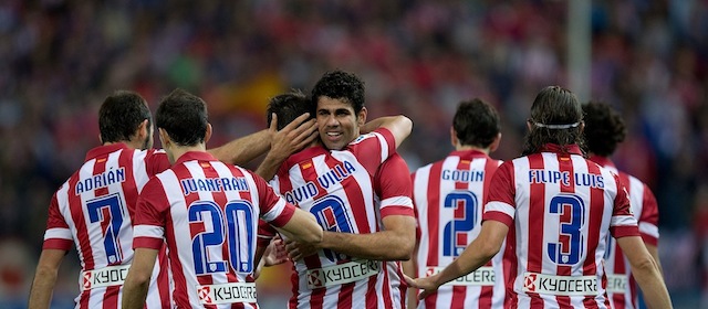 MADRID, SPAIN - OCTOBER 27: Diego Costa (4th L) of Atletico de Madrid is congratulated by David Villa and team-mates after scoring their team's fourth goal during the La Liga match between Club Atletico de Madrid and Real Betis Balompieat at Vicente Calderon Stadium on October 27, 2013 in Madrid, Spain. (Photo by Gonzalo Arroyo Moreno/Getty Images)