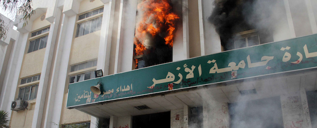 Gli scontri all'università Al-Azhar, al Cairo