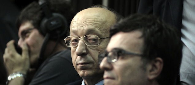 The former general-manager of the Juventus football club, Luciano Moggi (C), sits on April 13, 2010 during his trial in Naples. Moggi is tried over his alleged involvement in the Calciopoli match-fixing scandal that resulted in several teams and individuals being punished for match-fixing. AFP PHOTO / GIULIO PISCITELLI (Photo credit should read GIULIO PISCITELLI/AFP/Getty Images)