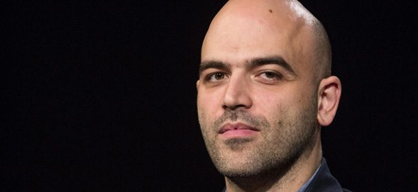 Perché Saviano ha deciso di vivere all’estero, per ora