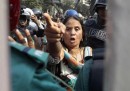 Le foto degli scontri a Dacca