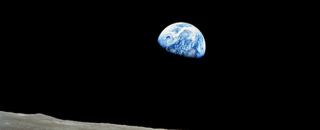 La storia della foto scattata dall'Apollo 8