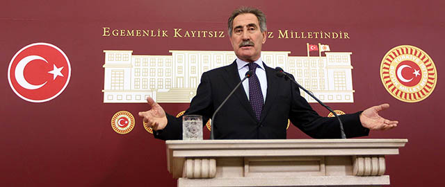 Turkey's ruling Justice and Development Party (AKP) MP and former Minister of Culture and Tourism Ertugrul Gunay announces his resignation from the AKP party during a press conference in Ankara December 27, 2013. Turkish Prime Minister Recep Tayyip Erdogan replaced nearly half his cabinet in a dramatic reshuffle after a spreading graft scandal forced the resignation of three top ministers and threatened the premier's own hold on power. AFP PHOTO / ADEM ALTAN