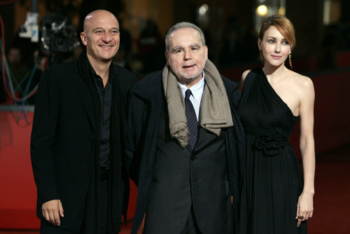 From left, Italian actor Claudio Bisio, producer Angelo Rizzoli and actress Anita Caprioli arrive to present the movie "Si puo' fare" at the third edition of the Rome International Film Festival, in Rome, Thursday, Oct. 30, 2008. The third edition of the Rome film festival is scheduled to run until Oct. 31. (AP Photo/Riccardo De Luca)