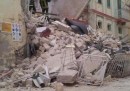 Il palazzo di tre piani crollato a Matera 