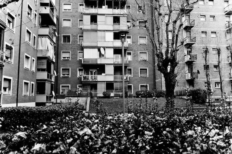 Pallidi nei visi e con deboli sorrisi