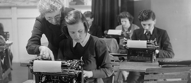 1944: A group of women learning to type with 'Imperial' and receiving personal coaching from their teacher. (Photo by Express/Express/Getty Images)