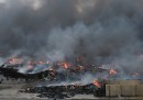 Il grande incendio di copertoni nel Regno Unito - foto